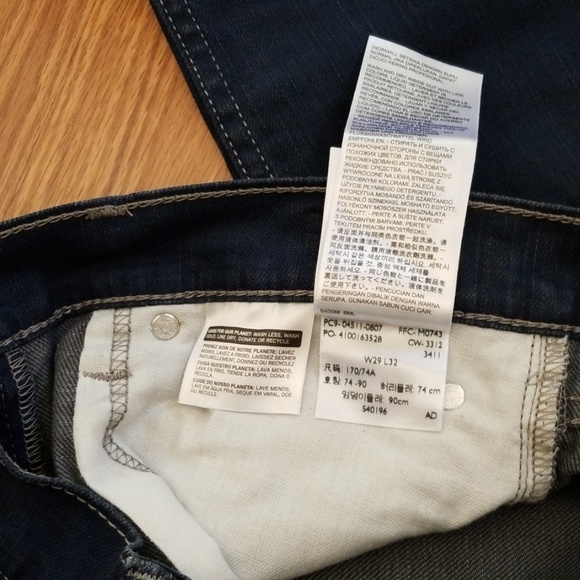 Levi's - Picture 3 of 3